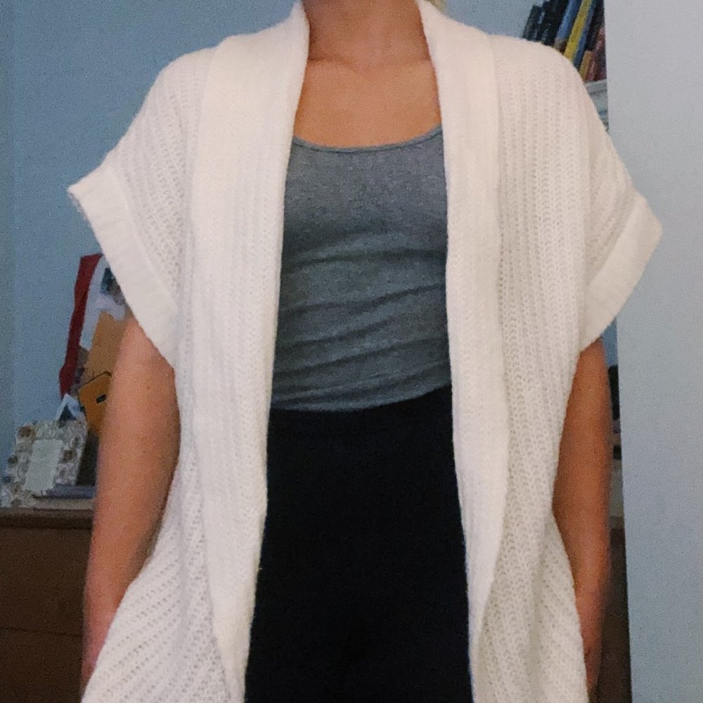 Francesca's Cream Short Sleeve Open Sweater